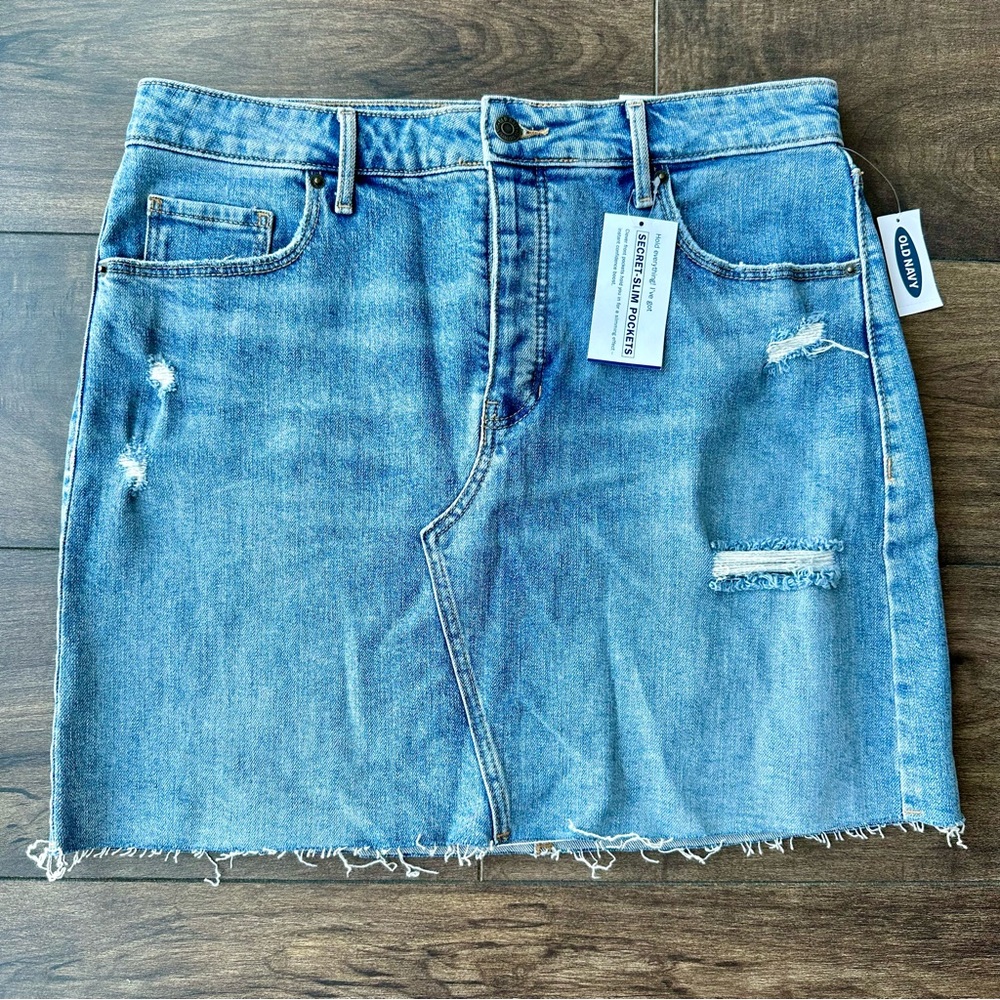 Old Navy NWT High-Waisted Distressed Denim Skirt - Size 12 - Secret-Slim Pockets